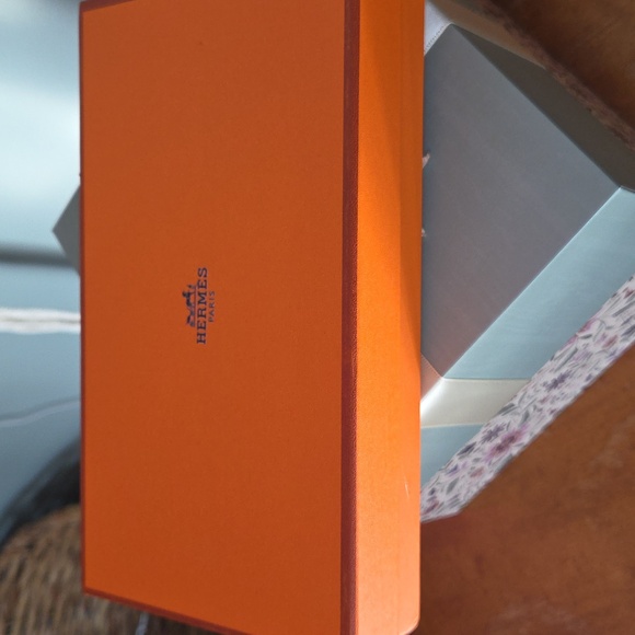 Orange Chevre Mysore Leather Bearn Gusset Wallet - Picture 10 of 10